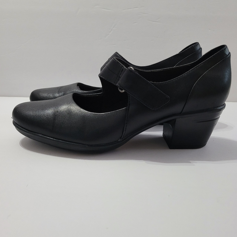 Clarks Black Chunky Heel Maryjane Pumps with Matte Finish Size 9